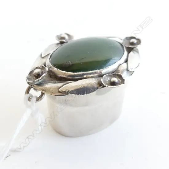 SILVER SCULPTED PILL BOX POUNAMU LID PANEL