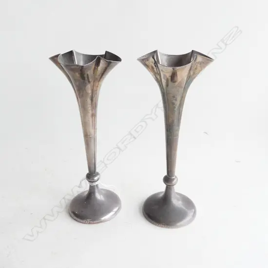 PR STG SILVER BUD VASES LONDON 1900 H.165mm