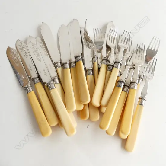 24 PCE WALKER & HALL IVORINE HANDLED FISH SET