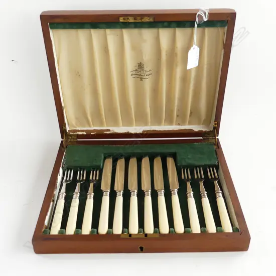 VINTAGE WOODEN CASED CELLULOID HANDLE FRUIT SET, 12PC