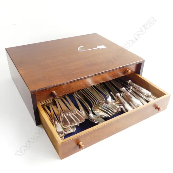 45 PCES FRENCH SILVER PLATE CUTLERY; 15 SPOONS, 15 FORKS, 15 KNIVES L.250mm IN 2 DRAWER WOODEN CANTEEN W.415mm 