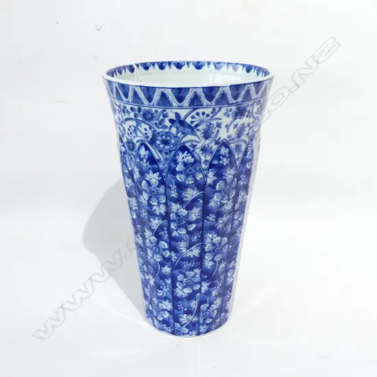 LG BLUE & WHITE FLORAL PORCELAIN ORIENTAL VASE H. 285MM 
