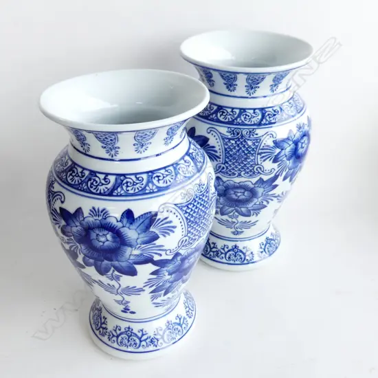 PR BLUE & WHITE VASES, H.250mm