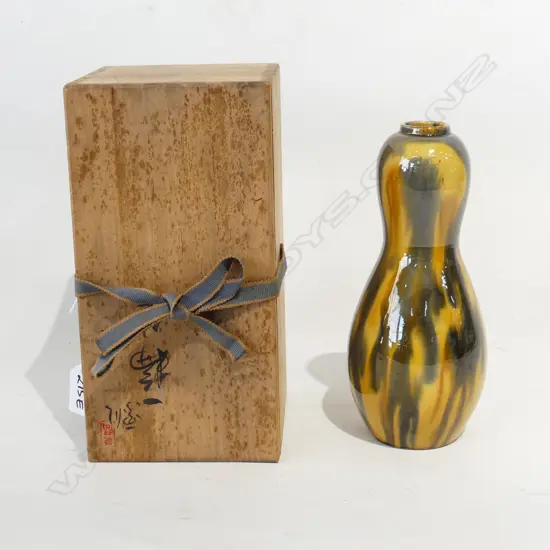 JAPANESE GOURD VASE SIGNED BOXED . WITH SIGNED CABACHON & MAJOLICA TYPE GLAZE. H .290mm
