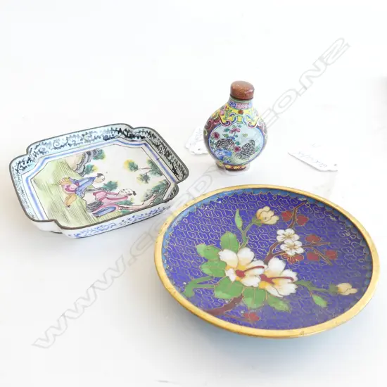 CHINESE CLOISONNE DISH AND SNUFF BOTTLE FAULTS WITH SMALL ENAMEL DISH D 100 MM