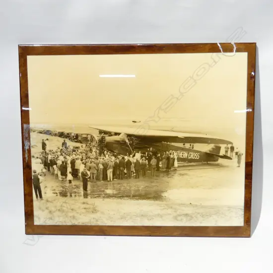PHOTOGRAPHIC PRINT ON BOARD, KINGSFORD-SMITH LANDS ON NINETY MILE BEACH C1924 550 X 460MM