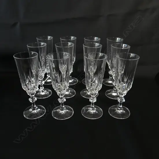 12 FLUTED CRYSTAL CHAMPAGNE GLASSES