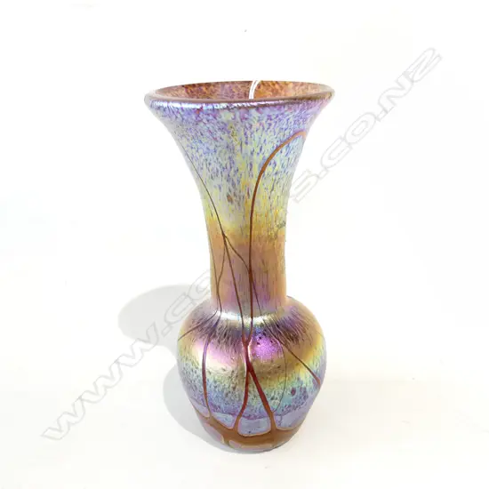 ALUM BAY GLASS LUSTRE VASE - COLOUR 'VENUS' MADE IN ISLE OF WIGHT, ENGLAND H. 180MM