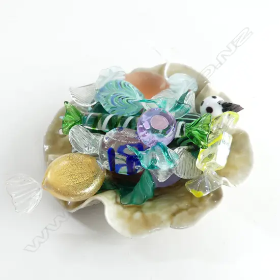 STUDIO POTTERY DISH w. ASST. ART GLASS CANDIES; HOGLUND ETC