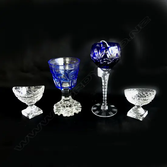 4 PCS GLASS, 2 B&W GOBLETS & 2 SML DISHES 