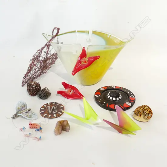 ASST. ART GLASS + FINE COPPER WIRE KETE & POTTERY Some faults