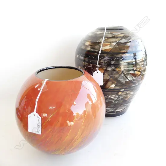 2 CERAMIC VASES: Catherine Anselmi sphere w fire type glaze + ALEX vase w stylised Maori designs H.245mm