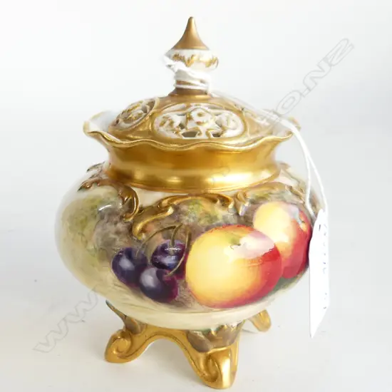  ROYAL WORCESTER POTPOURRI URN, SIGNED H.AYRTON 1951, H.110mm