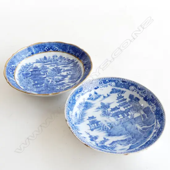 2 LATE 18thC B/W PAGODA PATTERN SAUCERS; CAUGHLEY & WOLFE-MASON 150mm dia