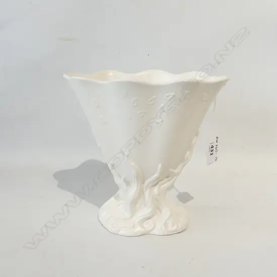 CROWN LYNN SLIP CAST WHITE VASE #643 H. 175MM