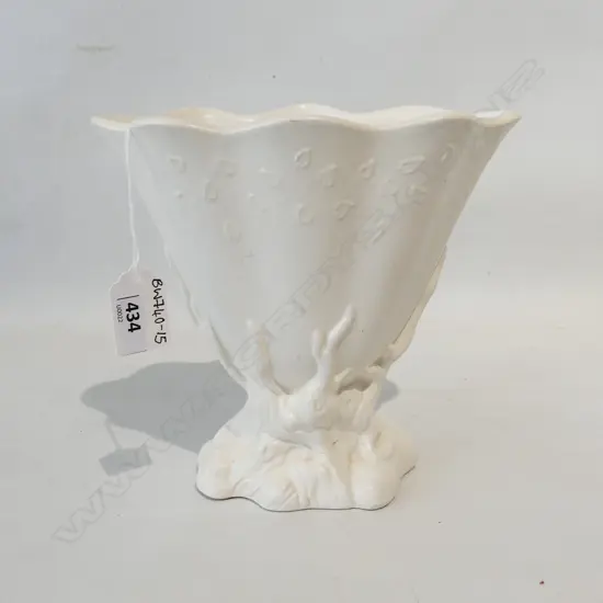 CROWN LYNN SLIP CAST WHITE VASE #643 H. 175MM SOME DARK CRAZING 