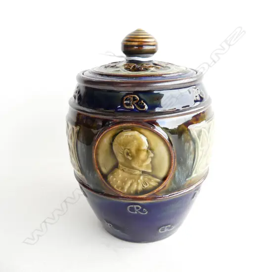 ROYAL DOULTON LAMBETH LIDDED BARREL. WITH VIGNETTES OF EDWARD VII & ALEXANDRA ( APPLIED INITIALS ). LID FAULTED. H.185mm