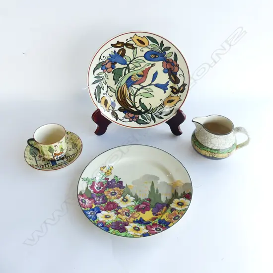 4 PCS ROYAL DOULTON, 2 DINNER PLATES, 1 'CRACKLE JUG, 1 CUP & SAUCER 'SAMPLER'