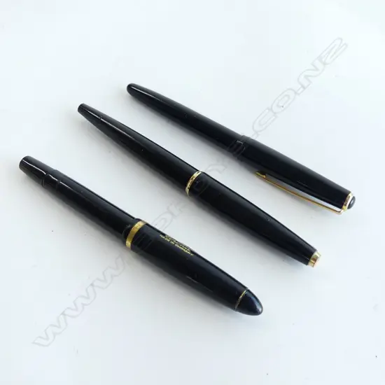 3 BLACK VINTAGE FOUNTAIN PENS – PARKER, CORONA, AND OTHER