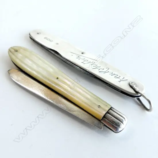 TWO STERLING SILVER POCKET KNIVES SHEFFIELD 1928 AND BIRMINGHAM 1888 L. 90MM, L. 80MM  