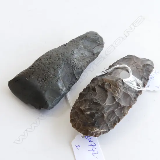 2 POLYNESIAN ADZES. ONE AS A ROUGHOUT .L. 125mm ( BOTH)