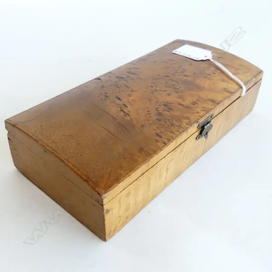 NZ ANTIQUE BURR TOTARA AND REWAREWA JEWELLERY BOX WITH DOMED & HINGED LID AND CLASP L. 205MM 