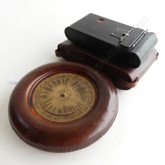 VINTAGE BRASS & LEATHER WORLD TIMERDIA170MM & LEATHER CASED BROWNY CAMERA 
