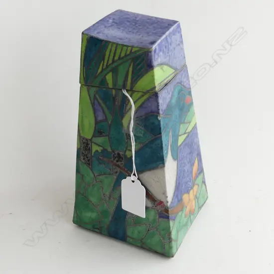 LYNDA HARRIS LIDDED KERURU POTTERY VESSEL