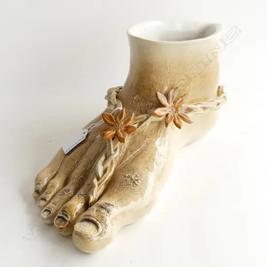 STUDIO POTTERY FOOT STAMPED 'LM' L.360mm