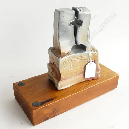 DARRYL ROBERTSON STUDIO POTTERY SCULPTURE H.155mm ON WOOD & COPPER STAND W.220mm BRONTE GALLERY NELSON