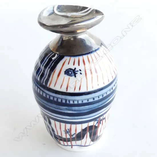 AARON SCYTHE POTTERY SM SILVER TOP VASE. H 130MM