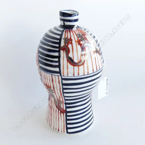 AARON SCYTHE POTTERY VASE H. 190MM 