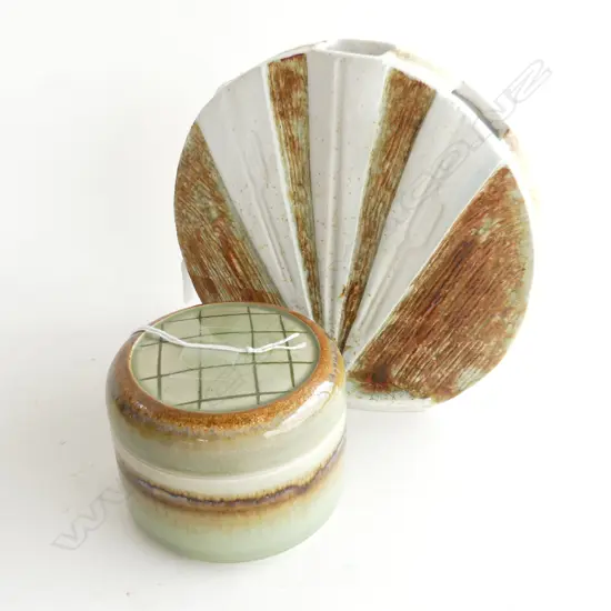 2 STUDIO POTTERY PCES; ROUND DECO STYLE VASE H.180mm + LIDDED CONTAINER 100mm dia ex Mandeno estate