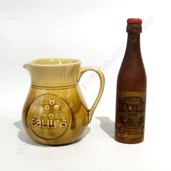 BALLINS BREWERY CHRISTCHURCH ADVERTISING JUG AND CLOTHES BRUSH IN SHAPE OF BOTTLE L. 215MM