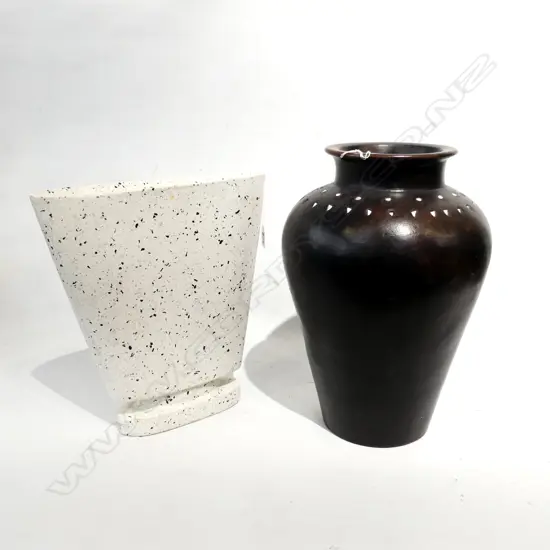 2 LARGE VASES; BROWN CERAMIC H.400mm & WHITE COMPOSITE H.355mm