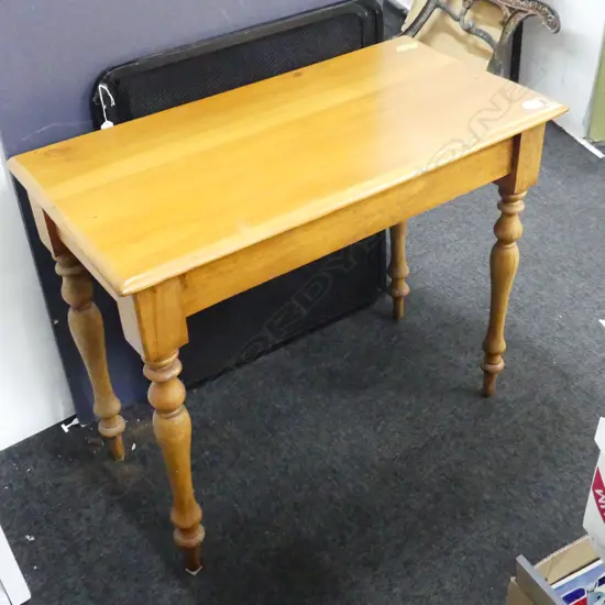 RIMU HALL TABLE 900x450x740mm (one leg faulted)