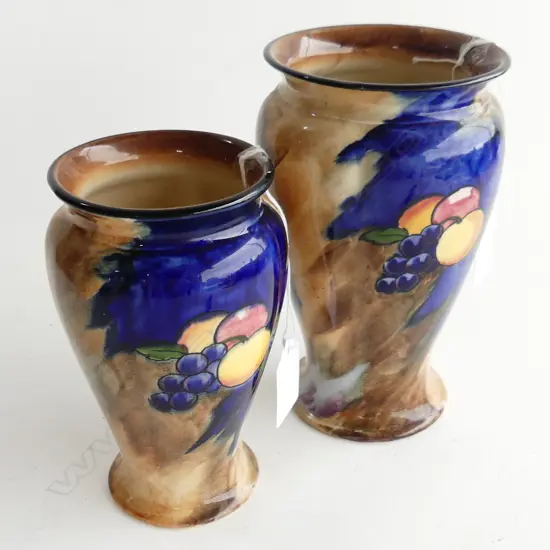 TWO H & K TUNSTALL AUTUMN FRUITS GRADUATED VASES (H. 140, 165MM)