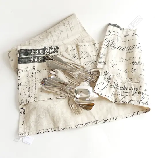 22 PCES FRENCH SILVER PLATE CUTLERY IN 2 FABRIC WRAPS; 11 MAIN FORKS H.215mm 11 TABLE SPOONS H.220mm