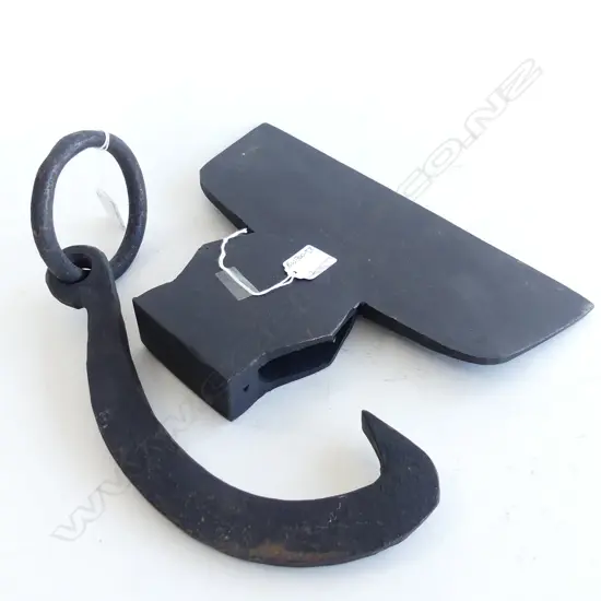 OLD IRON HOOK & LGE AXE HEAD L.305mm