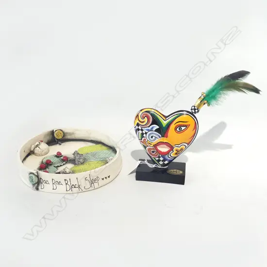 BAA BAA BLACK SHEEP POTTERY ART WALL PLAQUE, SIGNED, DIA 210MM + TOMS DRAG HEART SCULPTURE (H. 260MM)