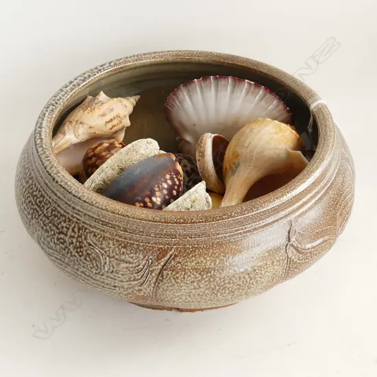 STUDIO POTTERY SALT GLAZE BOWL incised decoration Dia.255mm + shells.  Ex. Jill Mandeno est.