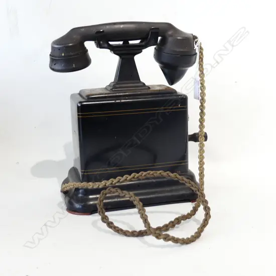 VINTAGE BLACK BAKELITE WIND UP PHONE H. 290MM