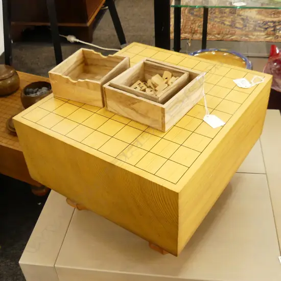 FINEST QUALITY JAPANESE NUTMEG-YEW SHOJI BOARD WITH FULL NEW SET OF JAPANESE MAGNOLIA WOOD PIECES