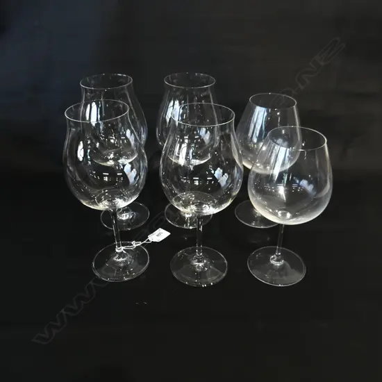 4 LG PLUMM STEMMED WINE GLASSES (H. 240MM) + 2 RIEDEL WINE GLASSES (H. 210MM)