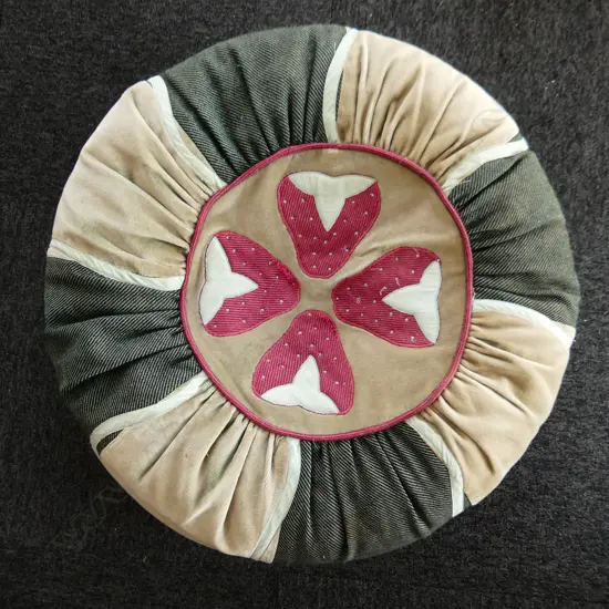 STRAWBERRY DECORATIVE POOF