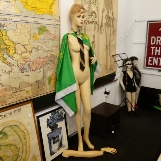 LIFE SIZE 2 PART FEMALE MANNEQUIN AF