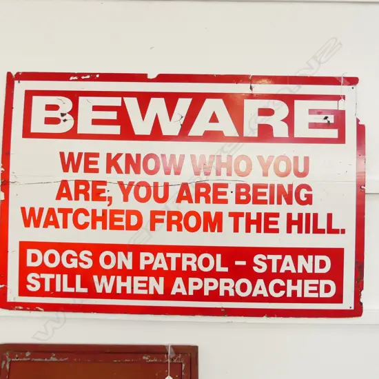 WARNING SIGN w. REFLECTIVE LETTERING ON BOARD 790x1200mm