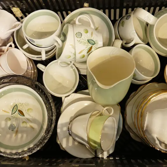 LG CRATE ASST CHINA INCL PART SETS, TRIOS & 2 CRYSTAL BOWLS
