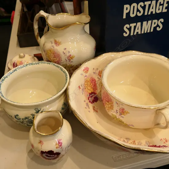 5 PCE VICTORIAN WASHING SET; LG BOWL 390mm dia, POTTY, VASE, JUG, LIDDED SOAP + ANOTHER POTTY