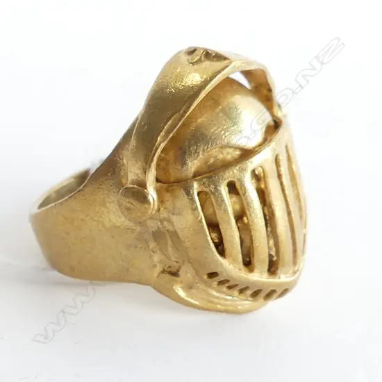 FUNKY KNIGHTS HELMET RING WITH MOVING PARTS (COSTUME)